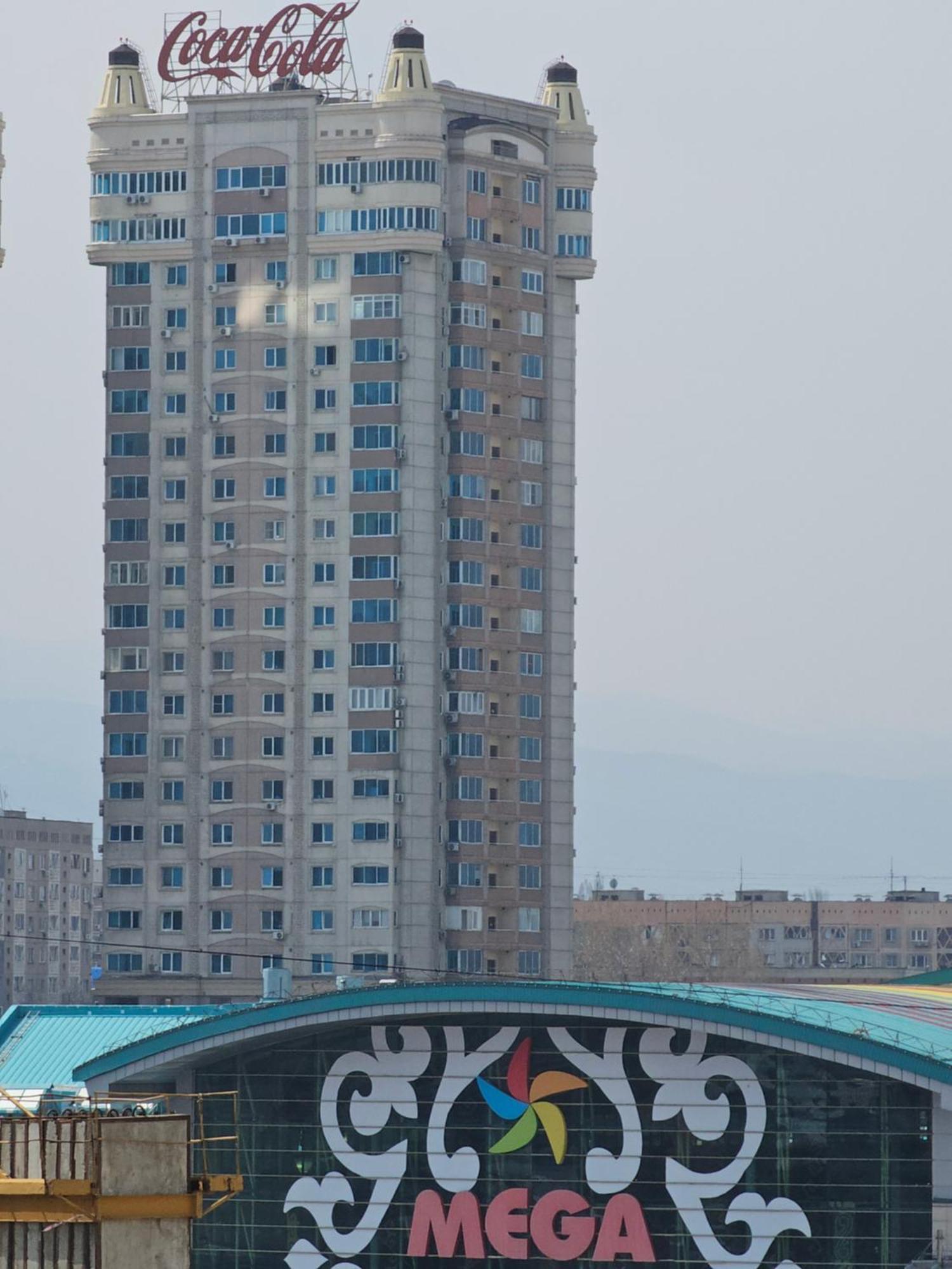 3 Room Gagarin Park Residential Complex Near Mega Shopping Mall Almaty Eksteriør bilde