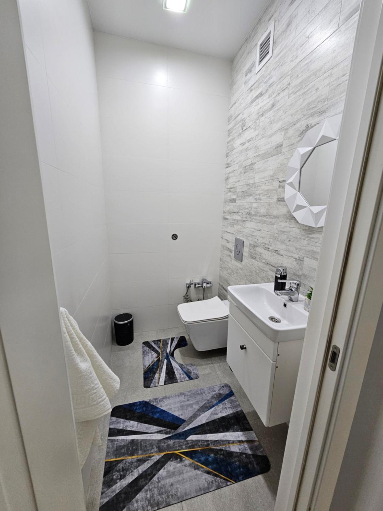 3 Room Gagarin Park Residential Complex Near Mega Shopping Mall Almaty Eksteriør bilde