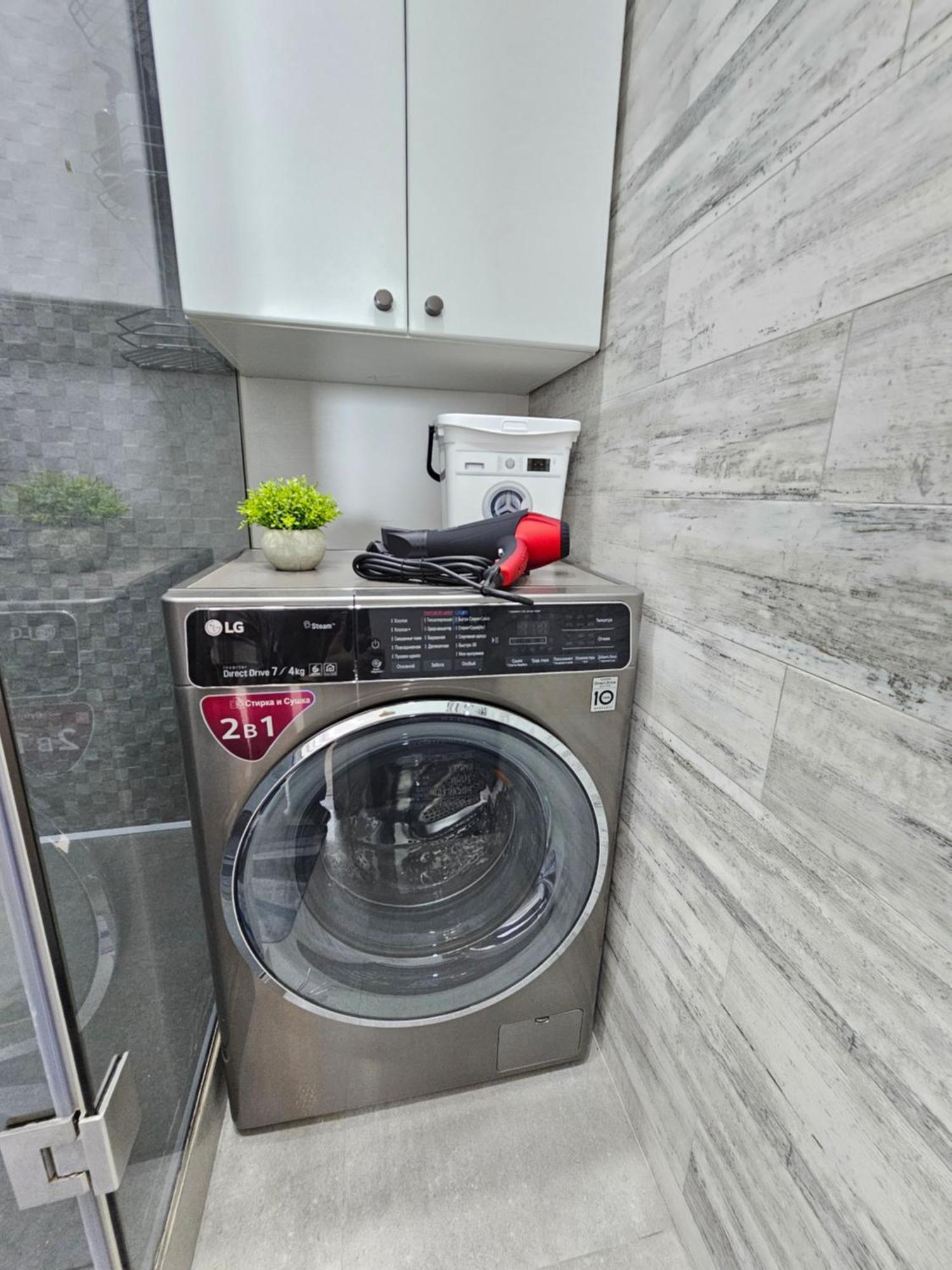 3 Room Gagarin Park Residential Complex Near Mega Shopping Mall Almaty Eksteriør bilde