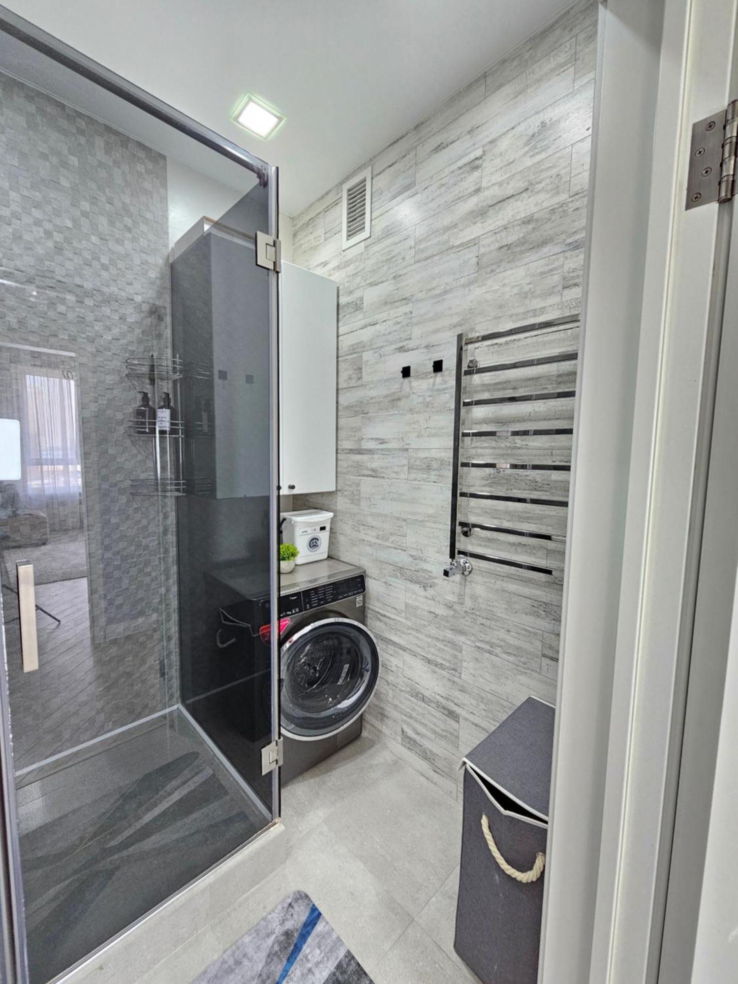 3 Room Gagarin Park Residential Complex Near Mega Shopping Mall Almaty Eksteriør bilde